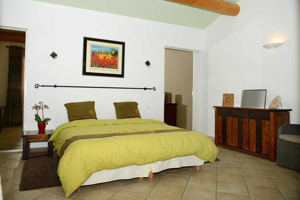 Mas De Carabelle Bed & Breakfast La Roque-Alric Стая снимка
